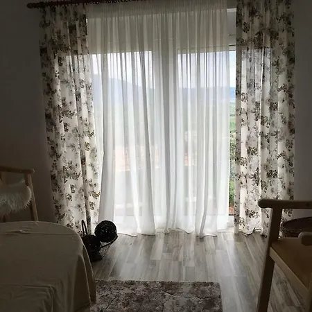 Village House Edona Vakantiehuis