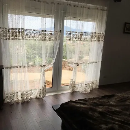 Village House Edona