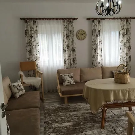 Village House Edona