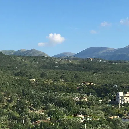 Village House Edona Holiday home Tragjas